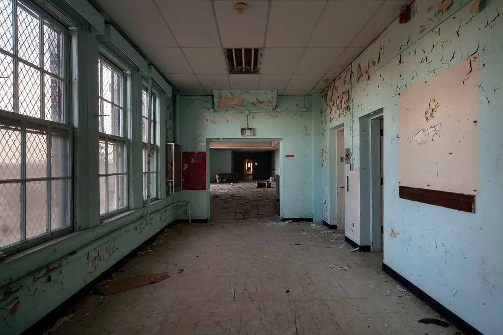 Transverse - Photo of the Abandoned DeJarnette Sanitarium